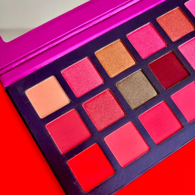 jenvierjacubs Bold and Beautiful Eyeshadow Palette