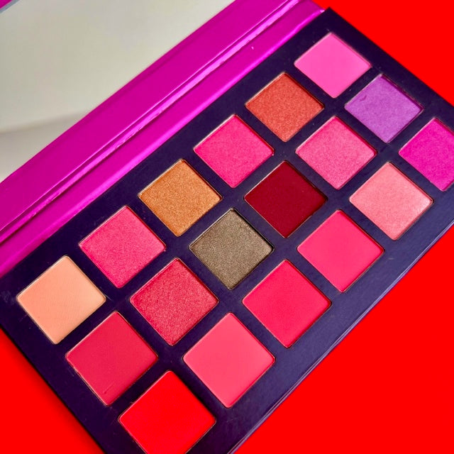 jenvierjacubs Bold and Beautiful Eyeshadow Palette