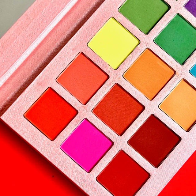 jenvierjacubs Bold and Strong Eyeshadow Palette