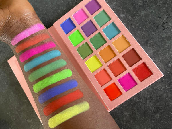 jenvierjacubs Bold and Strong Eyeshadow Palette